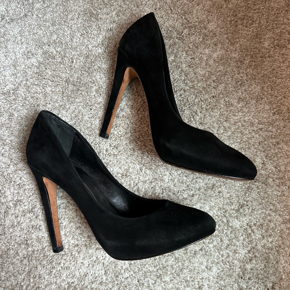 Classic black pumps